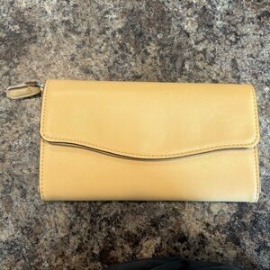 A New‎ Day Tan Wallet